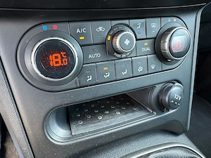 Nissan Qashqai 1.5 Diesel 110 CP An 2012 - imagine 17