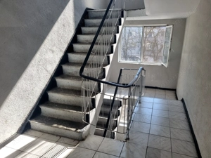 Piata CET  - garsoniera transformata in 2 camere - imagine 12