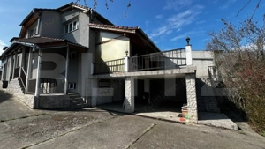 Casă de vânzare 7 camere, 300 mp utili, teren 839 mp, zonă centrală