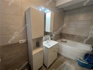 Casa cu 4 camere si teren propriu in Selimbar zona Triajului - imagine 11