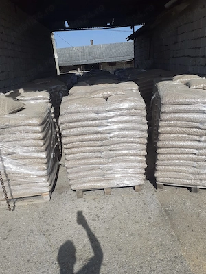 Peleti, brad, fag. Producator