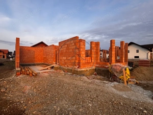 Casă la stadiul de roșu, situată în Beclean, cartier Podirei. - imagine 2