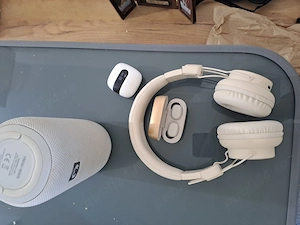 Se vide boxa casti pret 100 lei toate