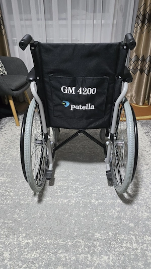 Scaun cu rotile pliabil