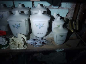 bibelouri si solnite bucătărie 