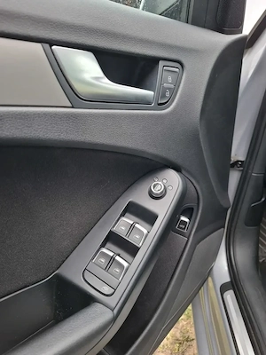 Audi A4 Avant  2.0 - imagine 7