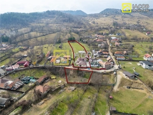 Casa, anexe, 3762 mp teren, 25000 mp padure, Comanesti, jud. Bacau - imagine 8