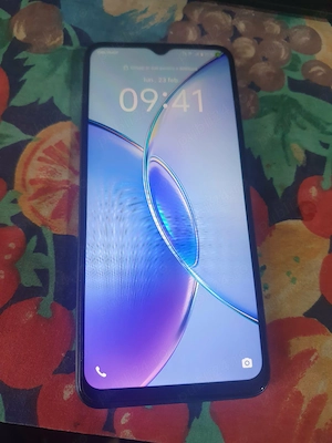 Vivo y17s arata ca nou