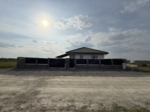 Casa individuala, 4 camere, 105 utili, 580 teren, comision 0% Sanmihaiu Roman - imagine 15