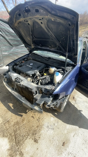 Vand motor complet + cutie de viteze  de volkswagen polo 1.4 benzina 75 cp 