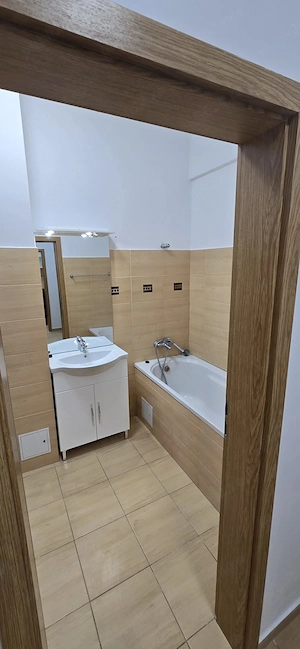 Apartament 2 camere lux. Central , lift, parcare... - imagine 5