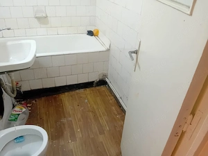 Ap o  camera Asirom central 35mp parter decomandata centrala termopan 