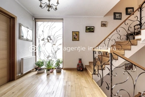 Vilă exclusivistă pe malul Mureșului – design modern si teren generos