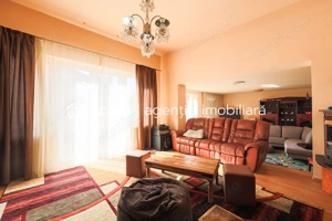 Vilă cu 6 camere în zona rezidențială - Poltura - imagine 2
