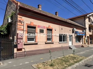 Locație excelentă: Spațiu comercial  Reprezentanță sau Închiriere.