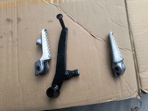 Scariță Stânga pasager și sofer + schimbator viteză (OEM) + alte piese Honda CB650R - imagine 2