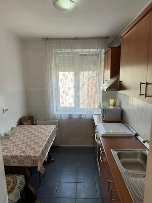 Închiriez apartament 2 camere,mobilat.