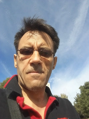 Bună! Nu sunt nici făt frumos,  dar nici urât !