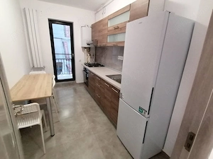 Inchiriez apartament 3 camere, decomandat, 2 bai, mobilat ,Bloc (2024) - imagine 3