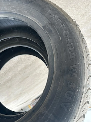 Vând 2 cauciucuri  235/65r17 M+S
