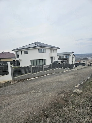 PF vand casa mobilata, utilata si independenta energetic,Dezmir,Cluj