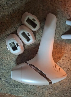 Vând epilator Philips în stare foarte bună mai multe detalii în privat    - imagine 2