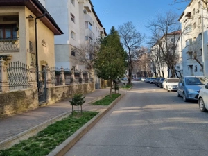 BISTRIȚA LAC- 3 camere decomandate, etaj intermediar, bloc din 1986