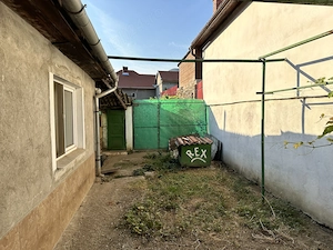 Vând casă cu grădina în orașul Cugir  - imagine 4