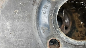 Vand patru  jante echipate cu anvelope de iarna