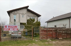 Vand casa pe 2 nivele