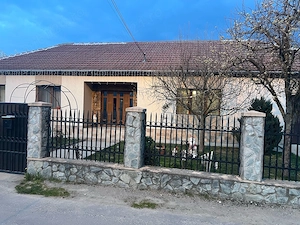 Vand casa deosebita in Caransebes intr-un cartier Rezidential