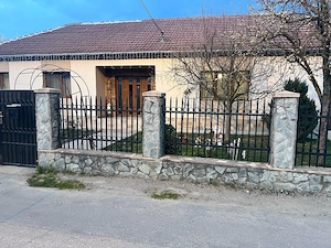 Vand casa deosebita in Caransebes intr-un cartier Rezidential - imagine 2