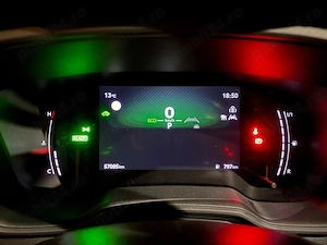 Toyota Corolla Hatchback Hybrid - imagine 6