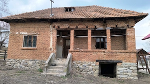 Casă bătrânească de vânzare în Corbi   locul unde liniștea întâlnește natura - imagine 6