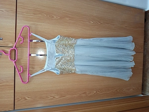 Vând rochie fetițe, albastră, cu paiete,  strălucitoare, de vara