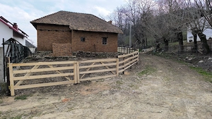 Casă bătrânească de vânzare în Corbi   locul unde liniștea întâlnește natura - imagine 2