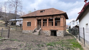 Casă bătrânească de vânzare în Corbi   locul unde liniștea întâlnește natura - imagine 4