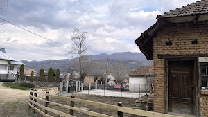 Casă bătrânească de vânzare în Corbi   locul unde liniștea întâlnește natura - imagine 5