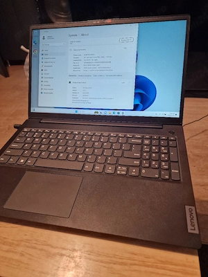Laptop Lenovo V15G4