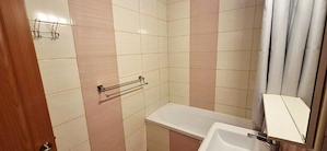 Apartemnt 2 camere de vanzare zona KM 5, MOBILAT si UTILAT partial - imagine 13