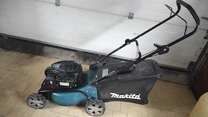 Masina tuns gazonul pe benzina Makita 