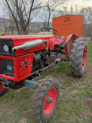 Vand tractor U 445 cu utilaje  - imagine 3