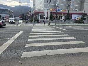 Închiriez spatiu comercial Piața Petrodava! 