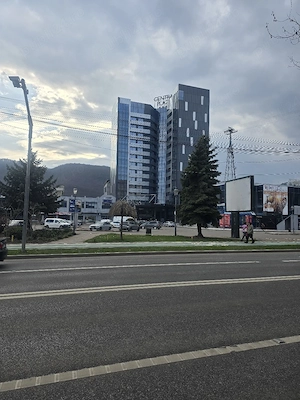 Închiriez spatiu comercial Piața Petrodava!  - imagine 4