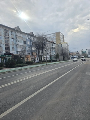 Închiriez spatiu comercial Piața Petrodava!  - imagine 3