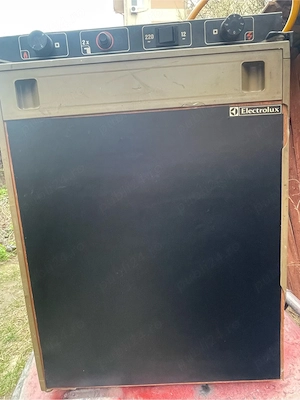 Frigider rulota pe gaz 12V si 230V