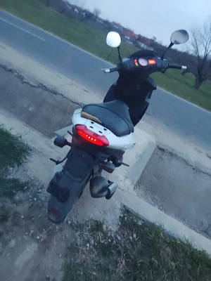 vând scuter Piaggio nrg 2 timp răcire pe apă  - imagine 4