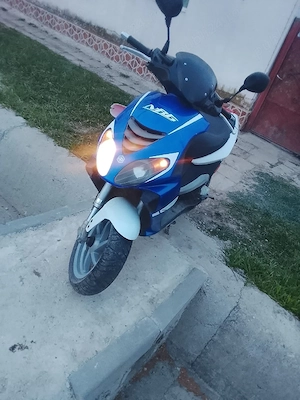 vând scuter Piaggio nrg 2 timp răcire pe apă  - imagine 5