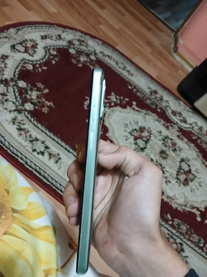 Descriere:  Telefonul pornește, dar are display-ul afectat (pete bule care se extind). A fost lovit  - imagine 4