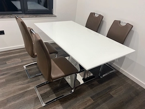 masa alba placata cu sticla 160 90+4 scaune confortabile